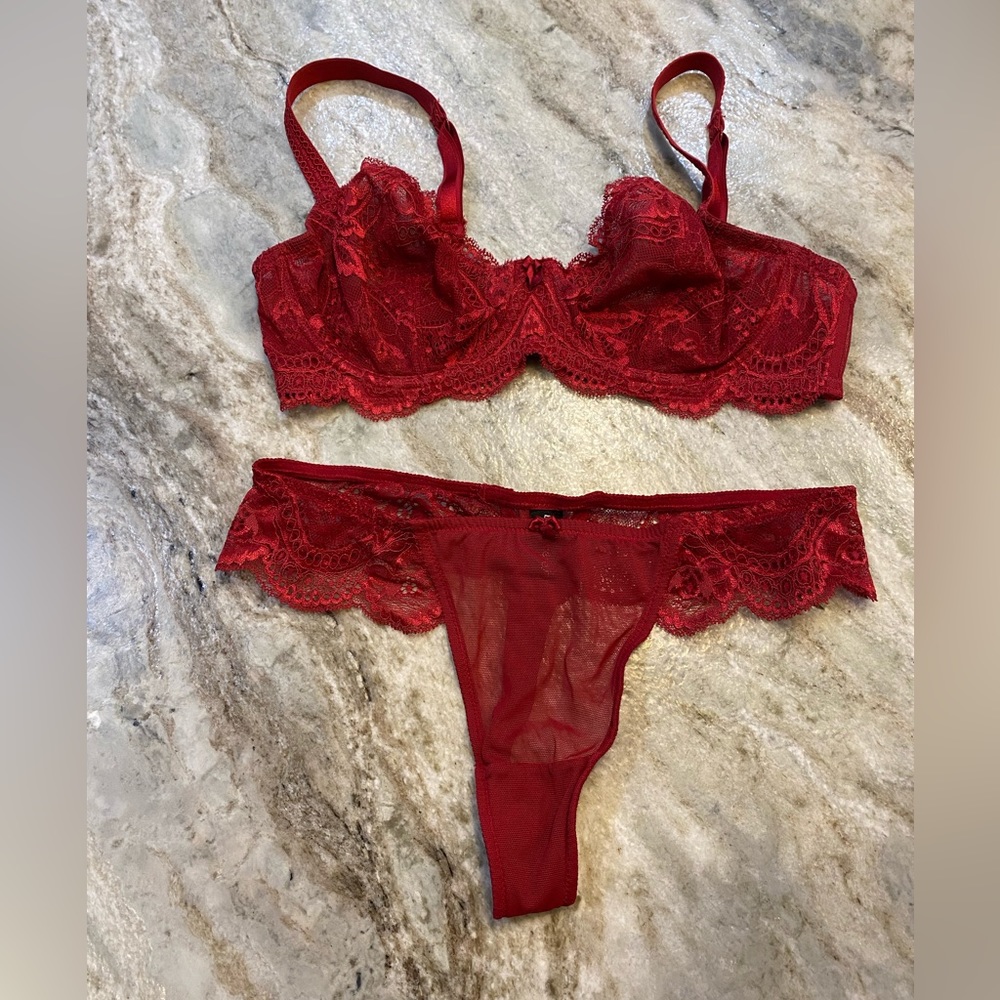 Le Mystere lace Isabella bra & panty set red 32D and small panty